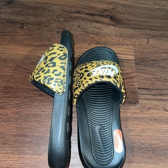 Nike sandals size 6 women - Picture 3 of 5